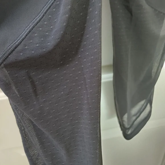 Lululemon Charcoal Grey Crop Leggings ~ Size 4 - Picture 8 of 14
